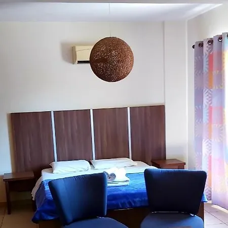 拉基斯庭院公寓 *