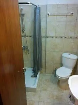 拉基斯庭院公寓