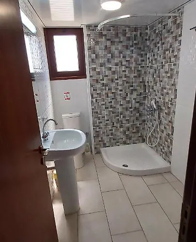 דירה Lakis Court *