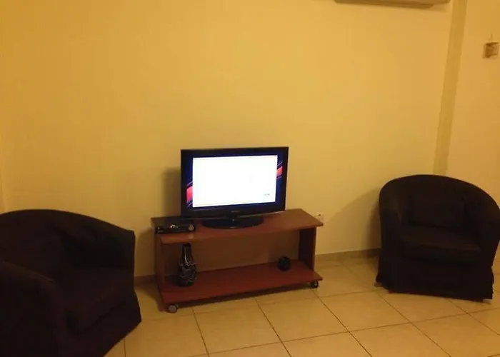 דירה Lakis Court *