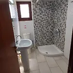 Appartamento Lakis Court *