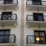 Appartamento Lakis Court *