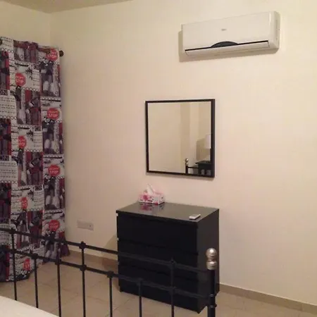 Lakis Court Apartment *