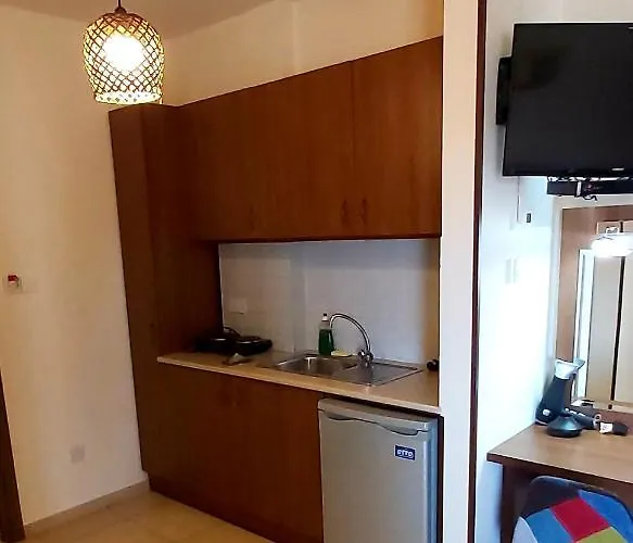 Lakis Court דירה *